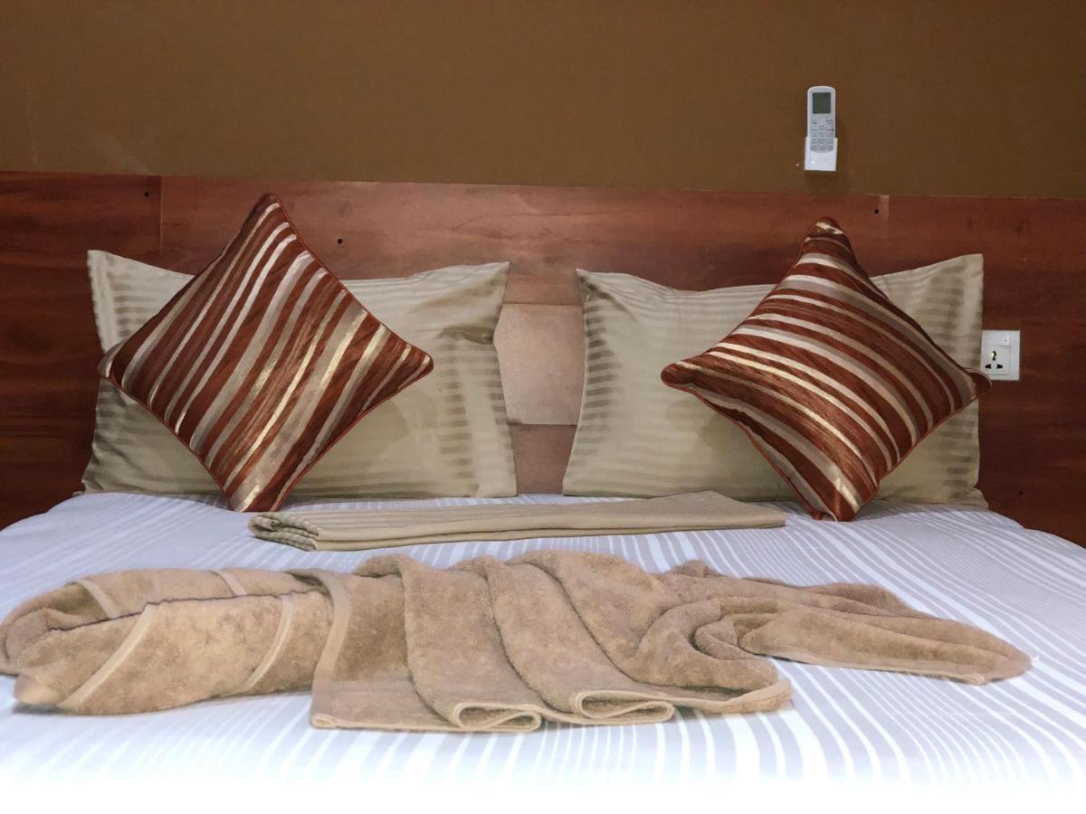 Canal'S Edge Negombo Exterior photo